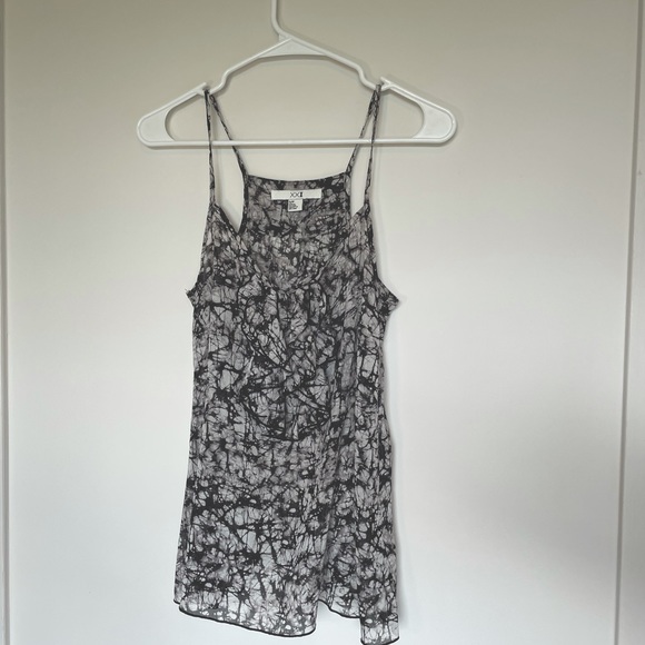 Black and grey patterned chiffon tank top - Picture 1 of 3